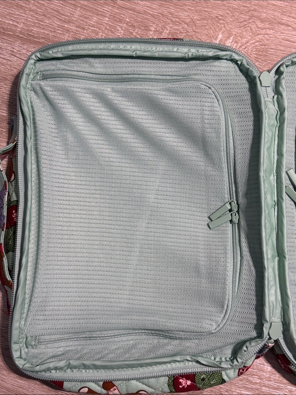 Vera Bradley Lay Flat Mint Toasty Teddy Bear Quilted Travel Orgainizer - Picture 8 of 8